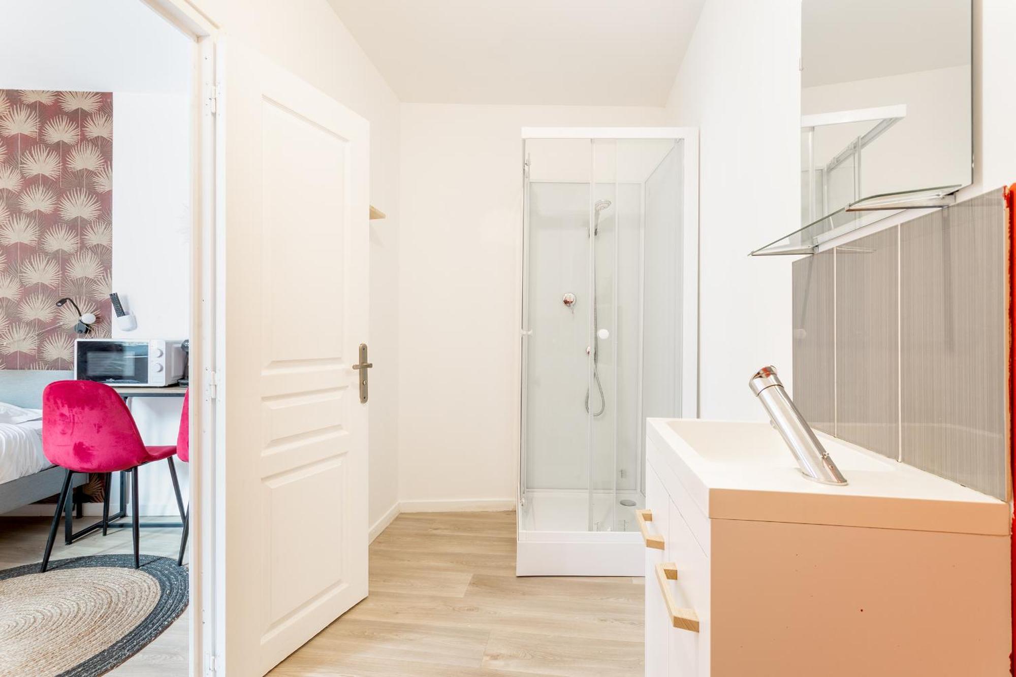 S&K Suite Grande Rue Roubaix - Chambre Spacieuse Et Sdb Privee - Netflix Et Cuisine Buitenkant foto